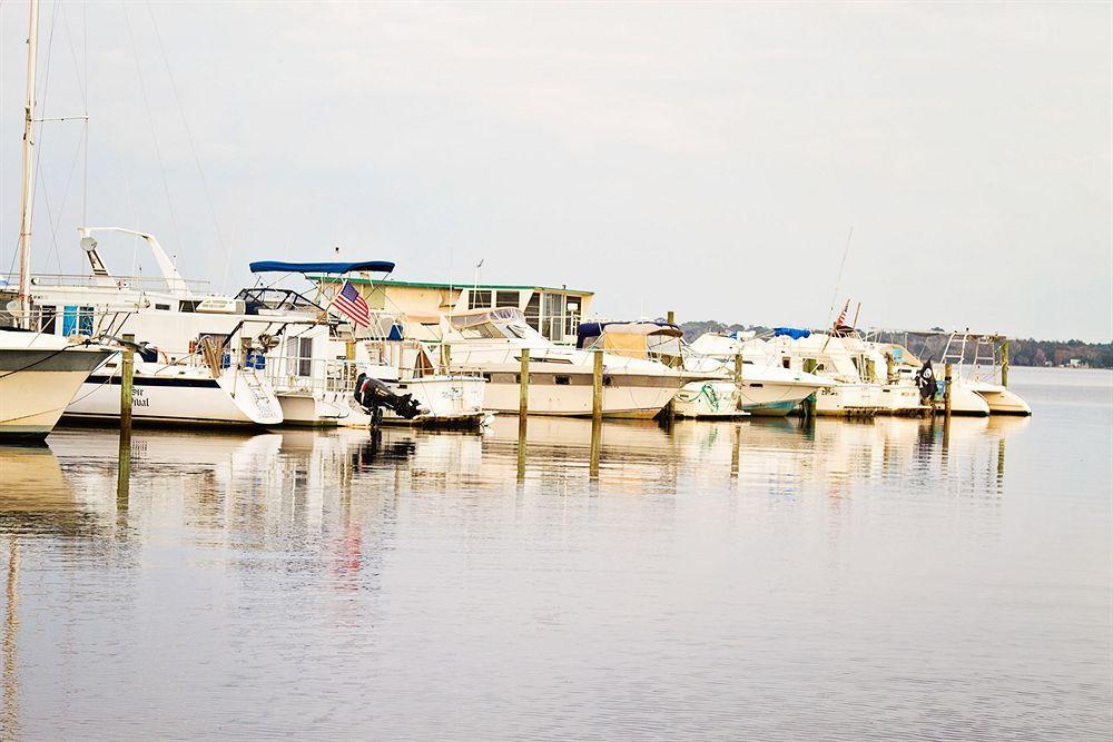 คริสตัล โคฟ ริเวอร์ฟรอนต์ รีสอร์ต Hotel พาแลตกา ภายนอก รูปภาพ